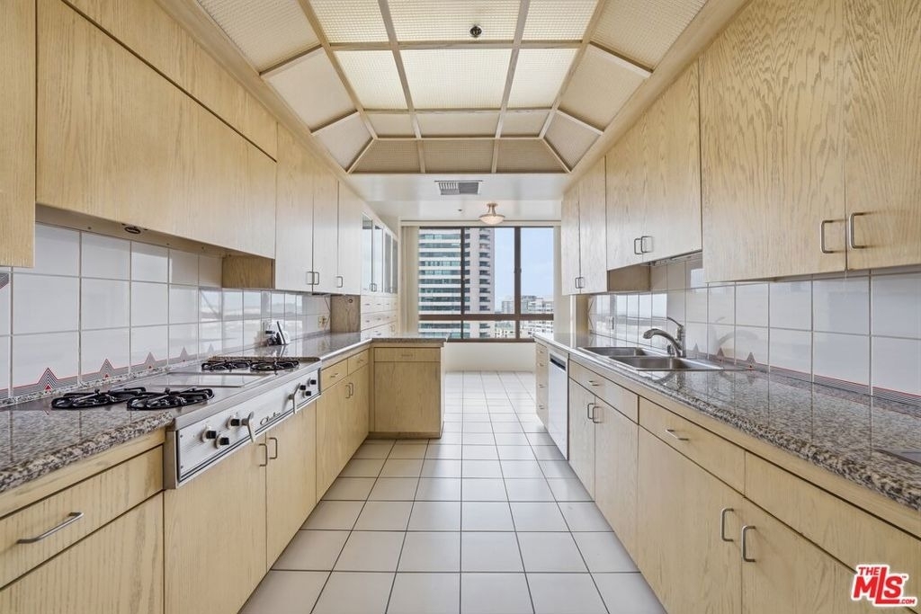 10430 Wilshire Boulevard - Photo 8