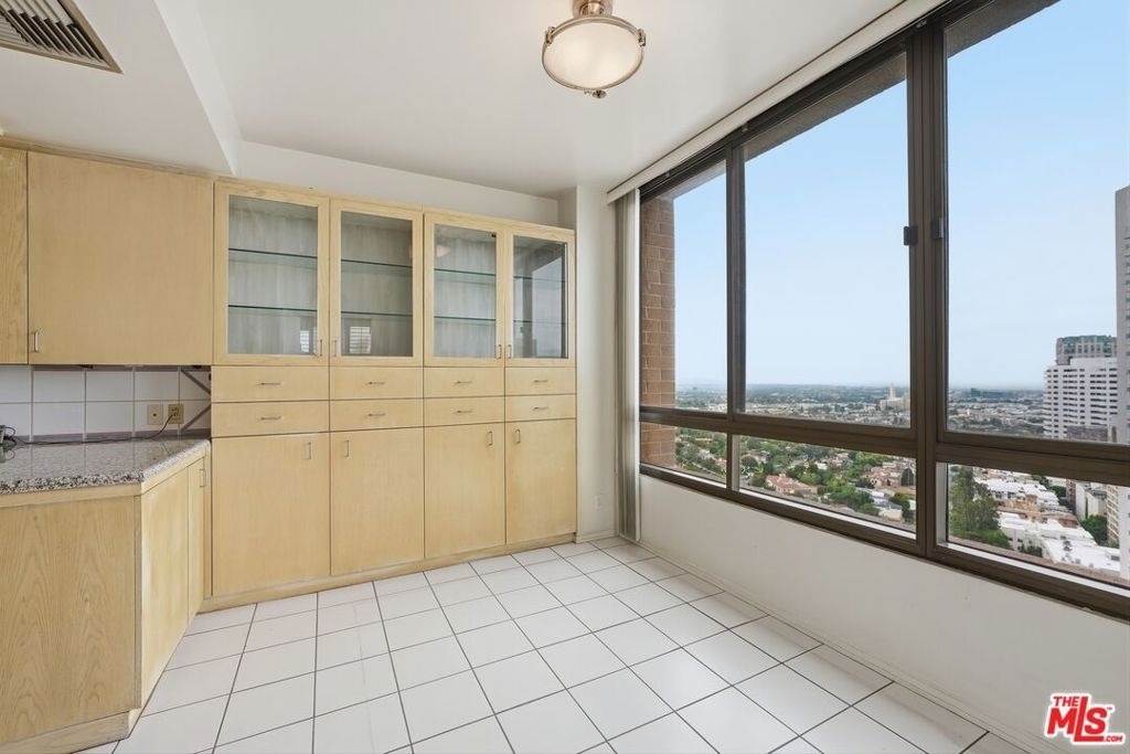 10430 Wilshire Boulevard - Photo 9
