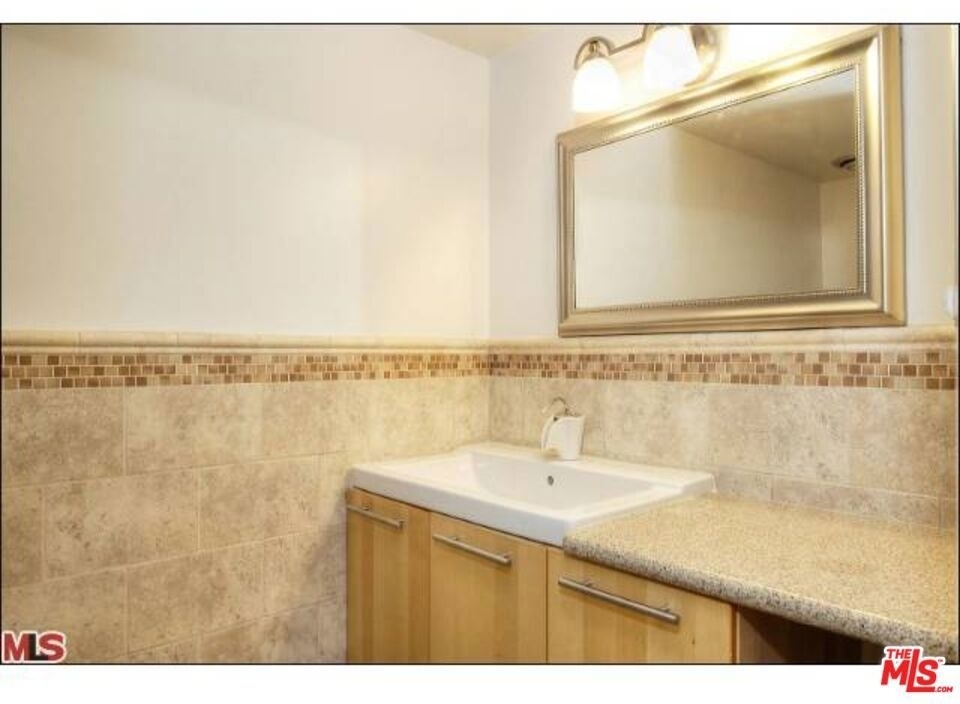 318 N Maple Drive - Photo 5