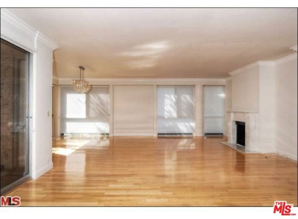 318 N Maple Drive - Photo 2
