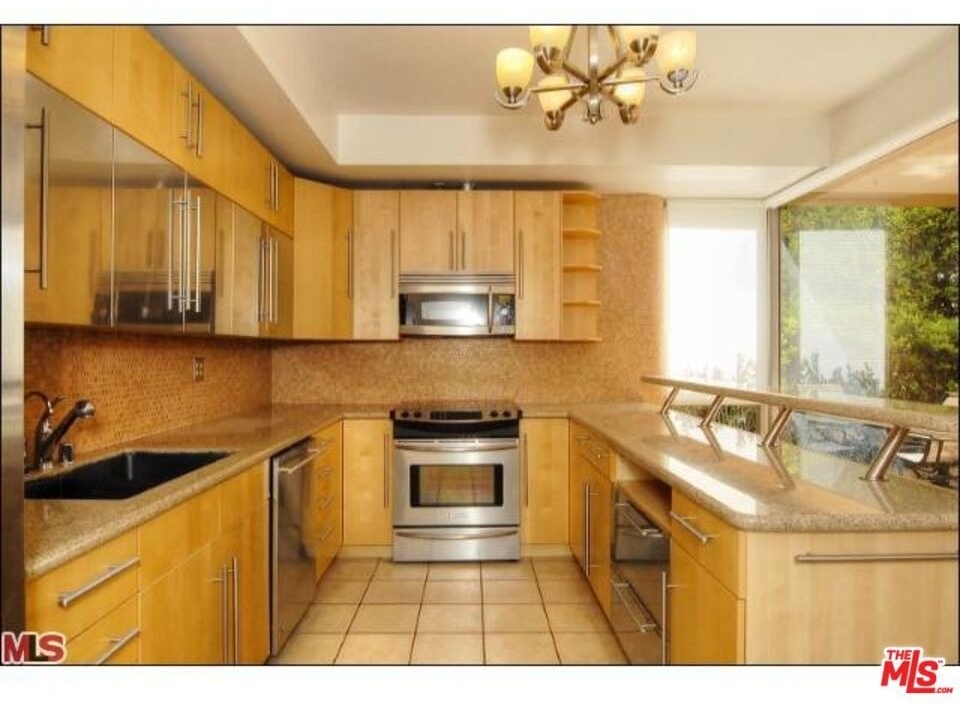 318 N Maple Drive - Photo 9