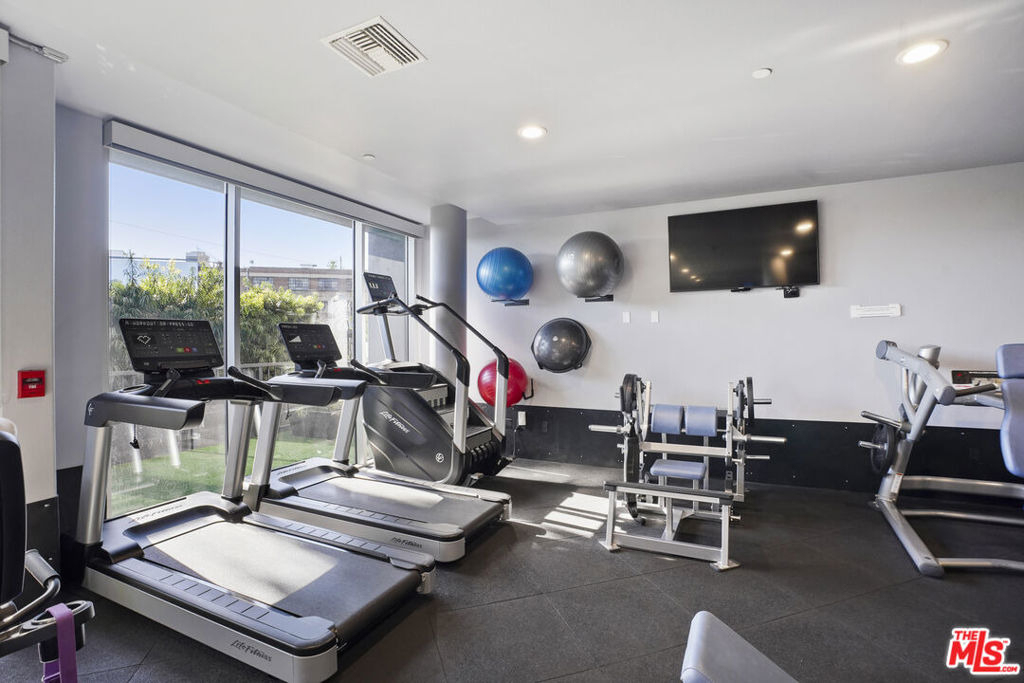 629 Traction Avenue - Photo 9