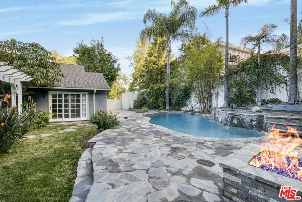 3690 Crownridge Drive - Photo 9