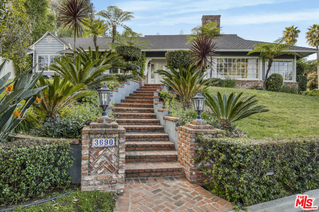 3690 Crownridge Drive - Photo 1