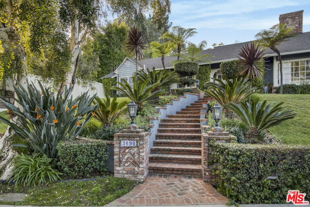 3690 Crownridge Drive - Photo 0