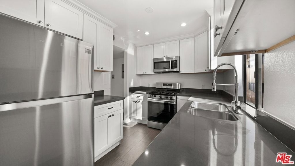 1950 Rodney Drive - Photo 4