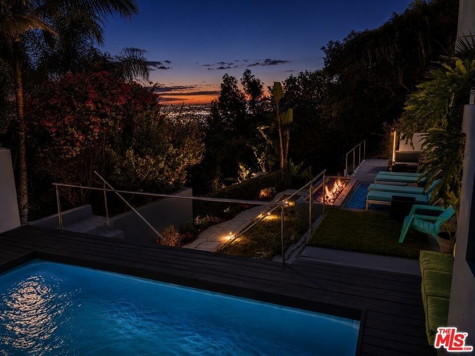 8380 Hollywood - Photo 3