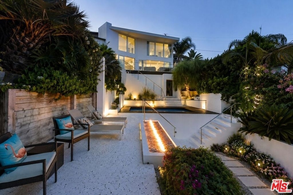 8380 Hollywood - Photo 0