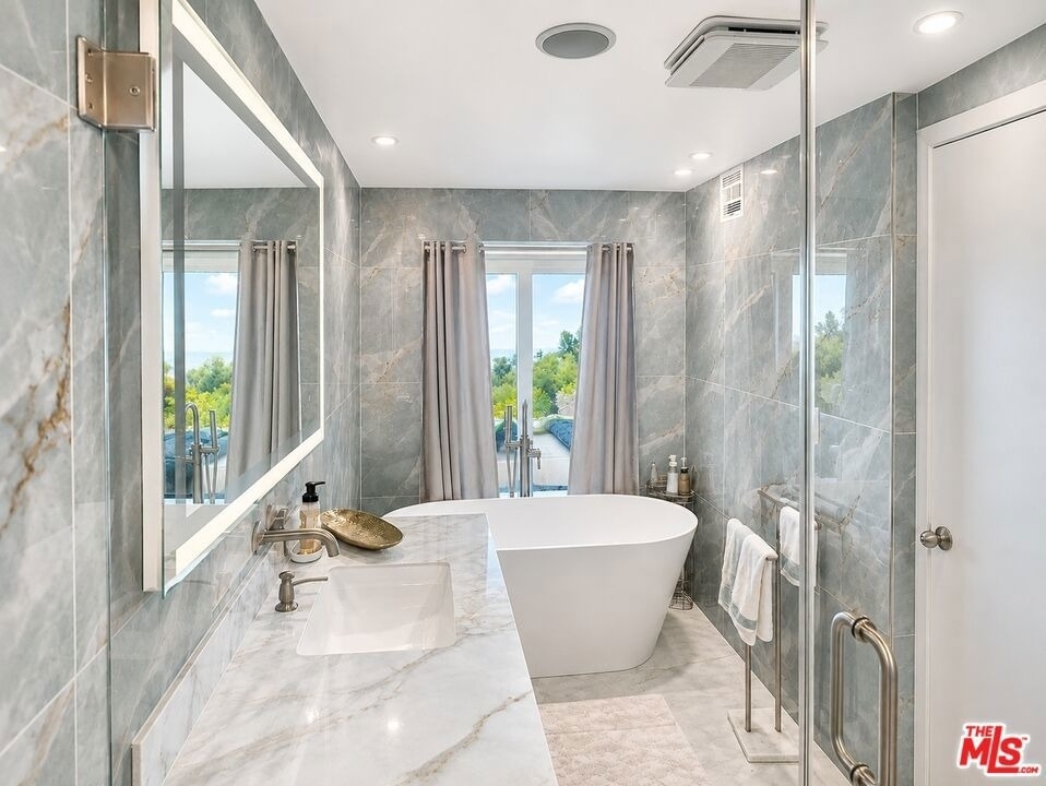 8380 Hollywood - Photo 36