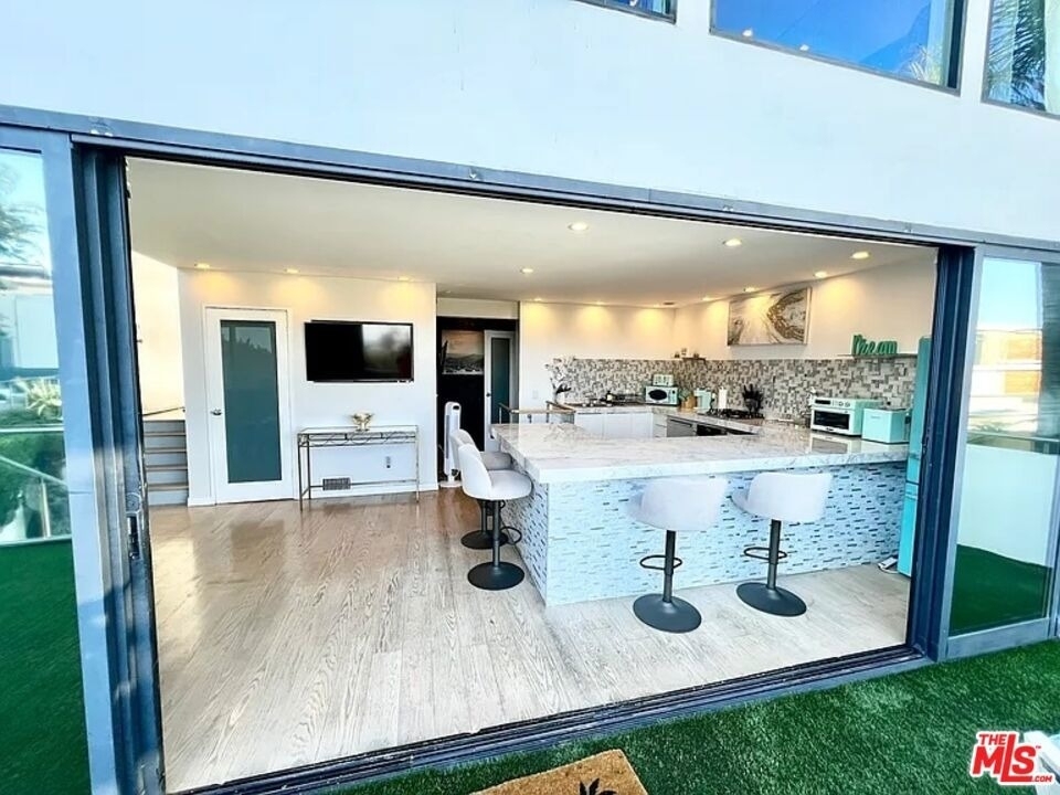 8380 Hollywood - Photo 15