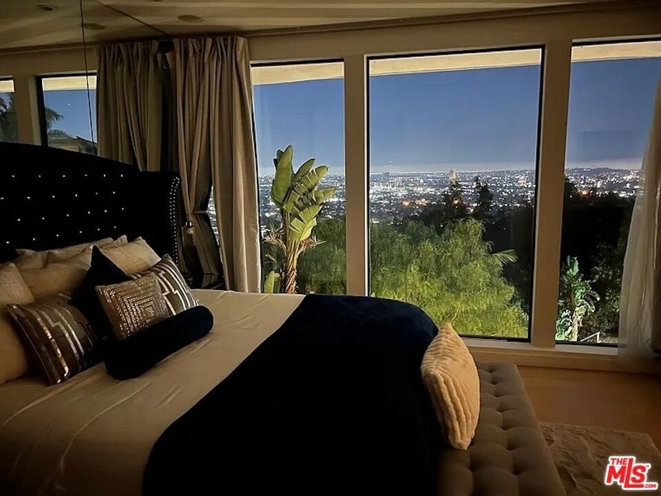 8380 Hollywood - Photo 2