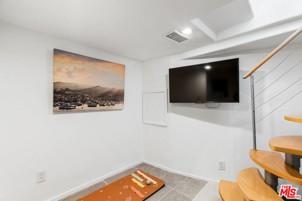 8380 Hollywood - Photo 47