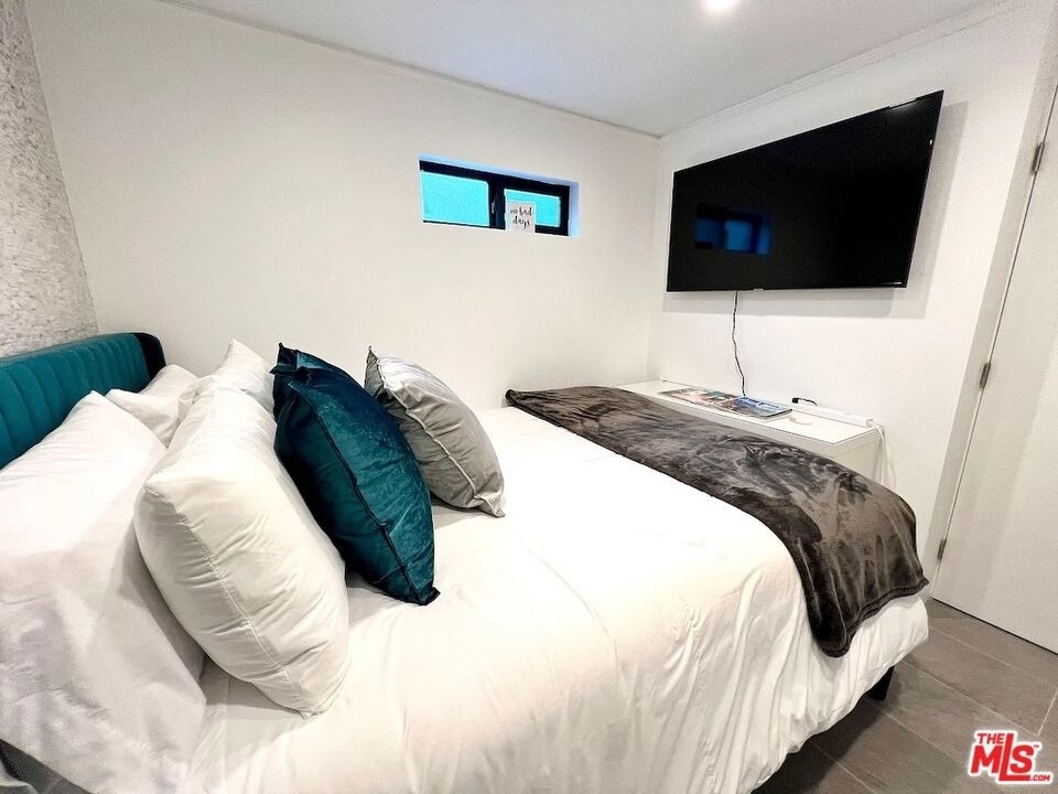 8380 Hollywood - Photo 40
