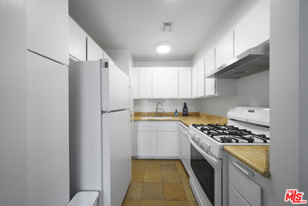 800 W 1st Street - Photo 12