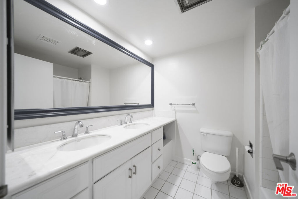 800 W 1st Street - Photo 19