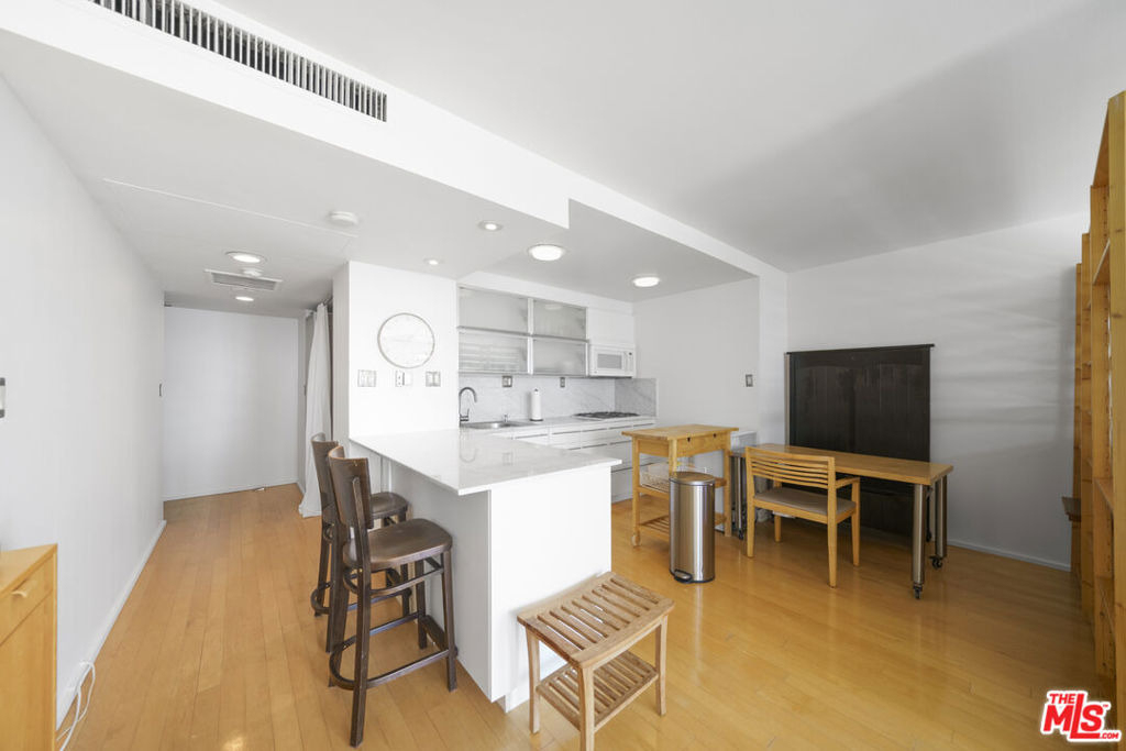 800 W 1st Street - Photo 3