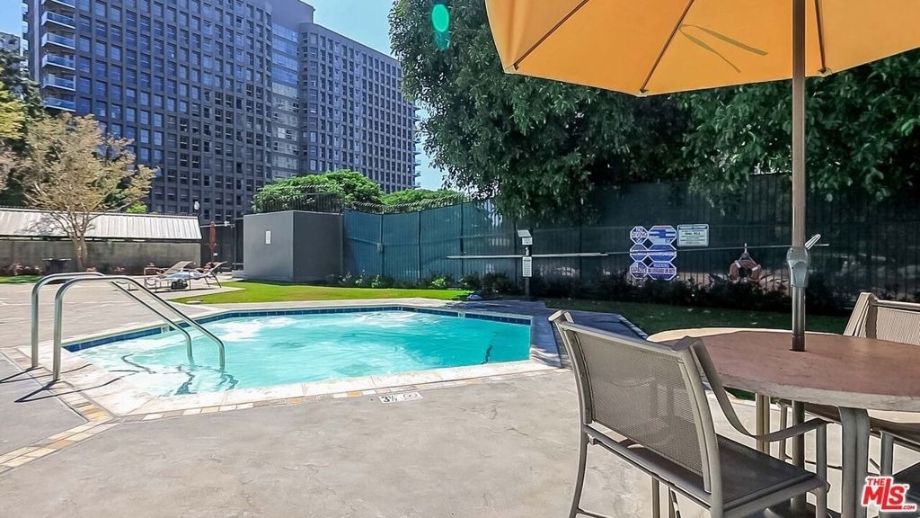 800 W 1st Street - Photo 32
