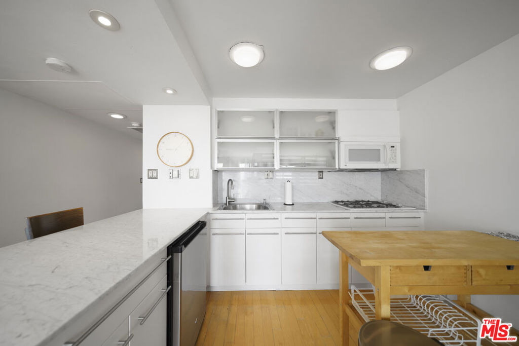 800 W 1st Street - Photo 0