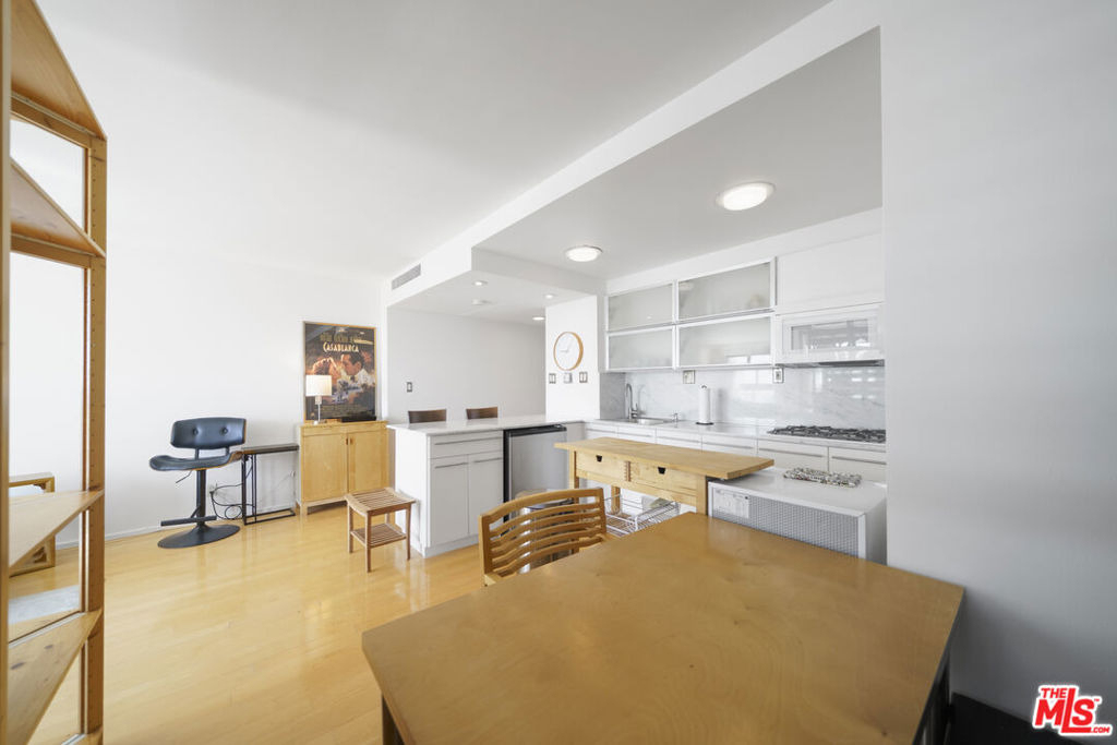 800 W 1st Street - Photo 4