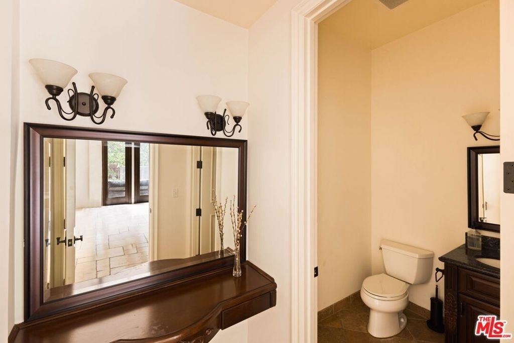 4822 Valjean Avenue - Photo 10
