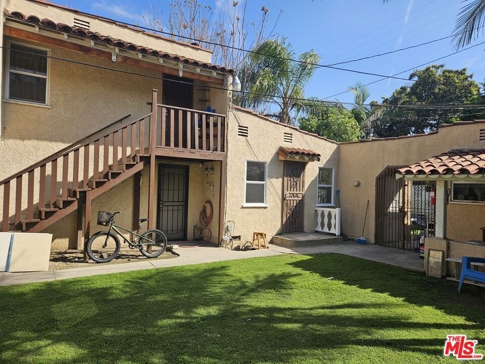 2226 Zoe Avenue - Photo 0