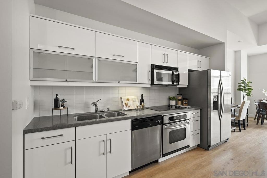 350 W Ash Street W - Photo 3
