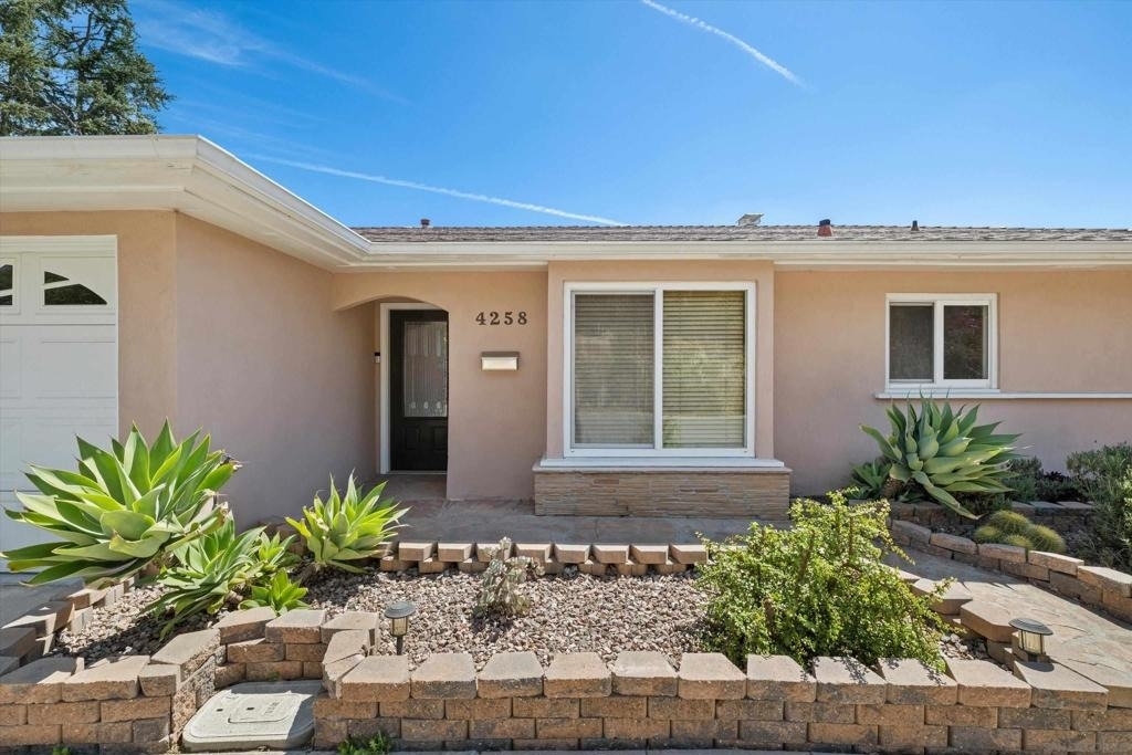 4258 Summit Dr - Photo 2