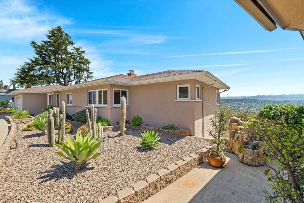 4258 Summit Dr - Photo 5