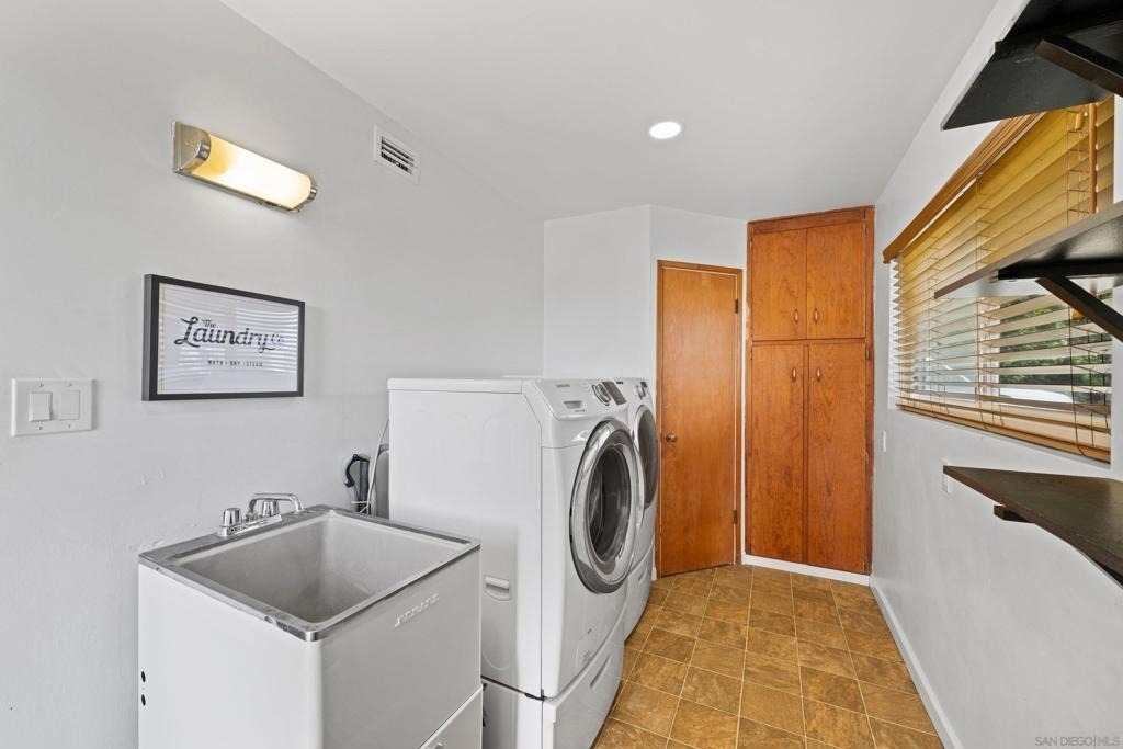 4258 Summit Dr - Photo 36