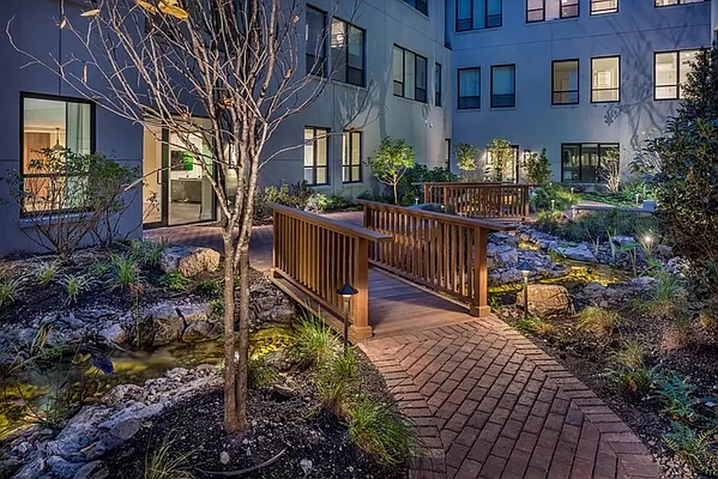 416 West 52nd Street - Photo 8