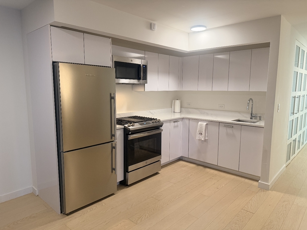 225 Rector Place - Photo 5