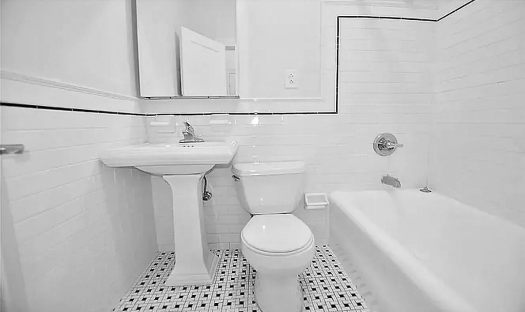 E 10th st / 2nd Ave - Photo 3