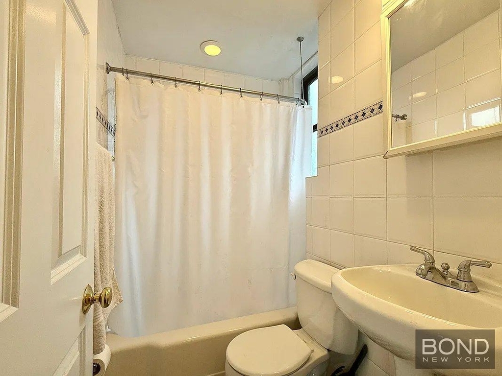 155 Riverside Drive - Photo 2