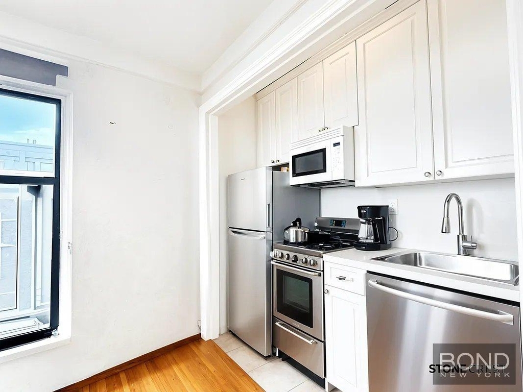 155 Riverside Drive - Photo 3