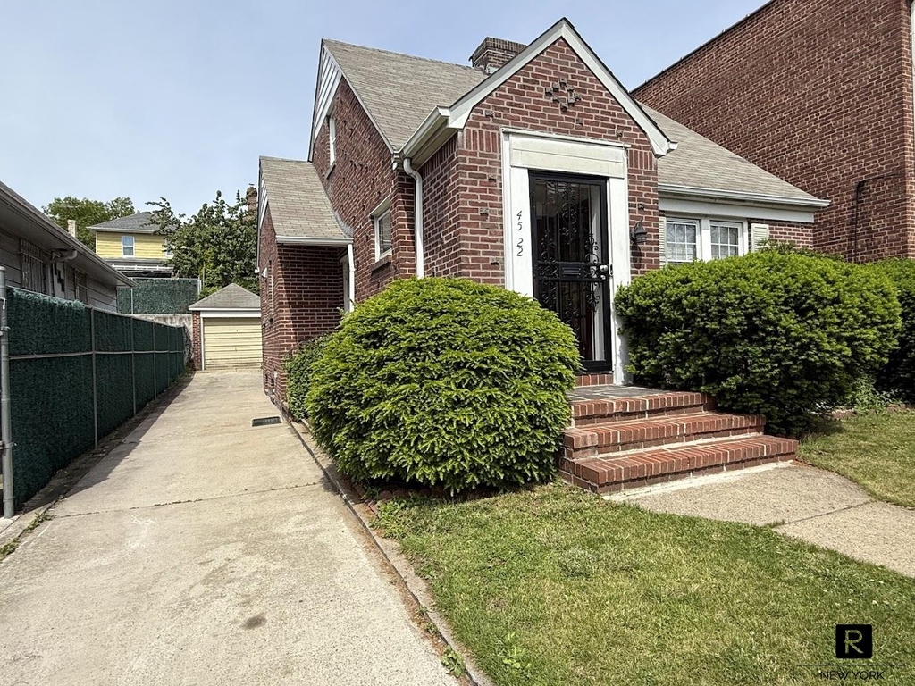 157th Street - Photo 11
