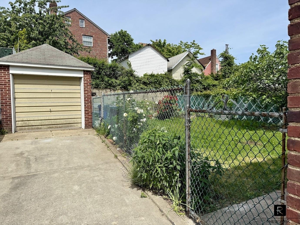 157th Street - Photo 9