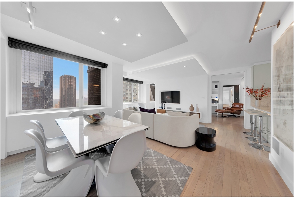 322 W 57th St - Photo 3