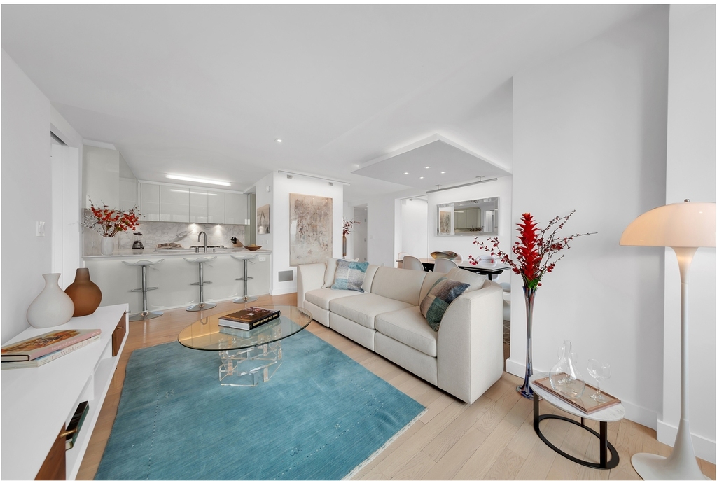 322 W 57th St - Photo 2