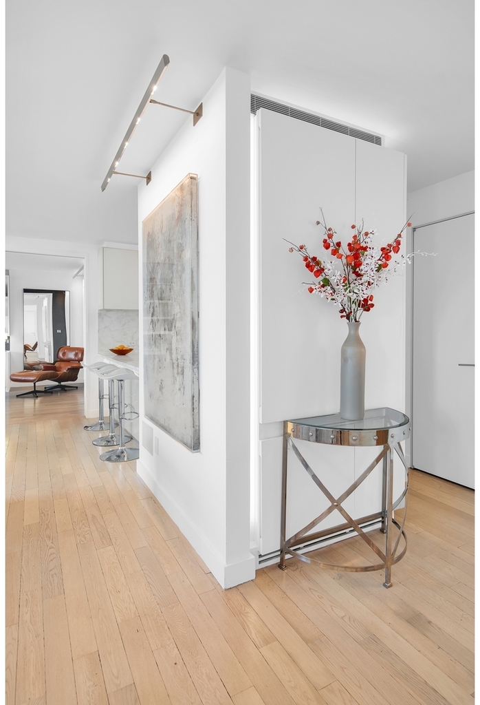 322 W 57th St - Photo 6