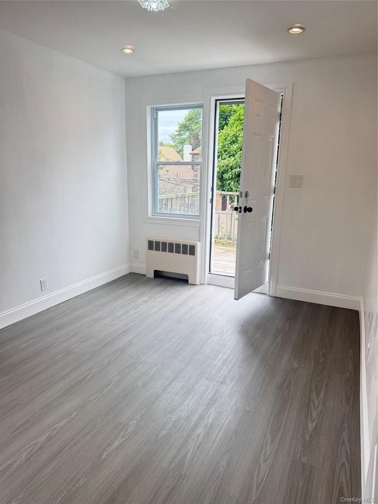 8422 Little Neck Parkway - Photo 3