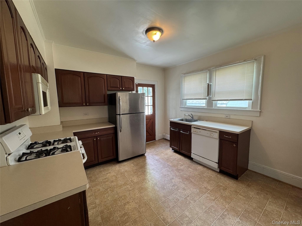 28 Sound Beach Avenue - Photo 7