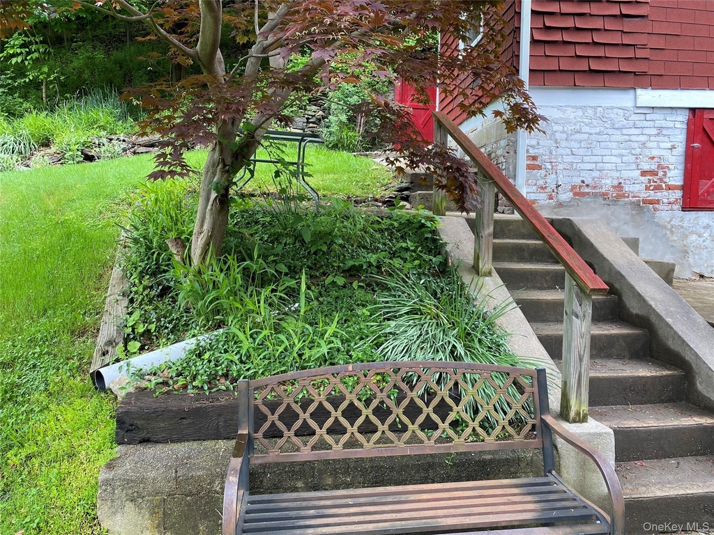 87 Snowden (rear Cottage) Avenue - Photo 2