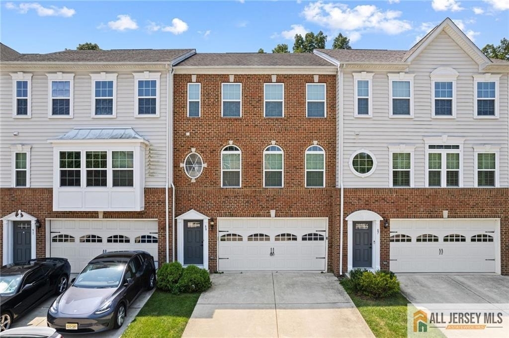 89 Isabelle Court - Photo 0
