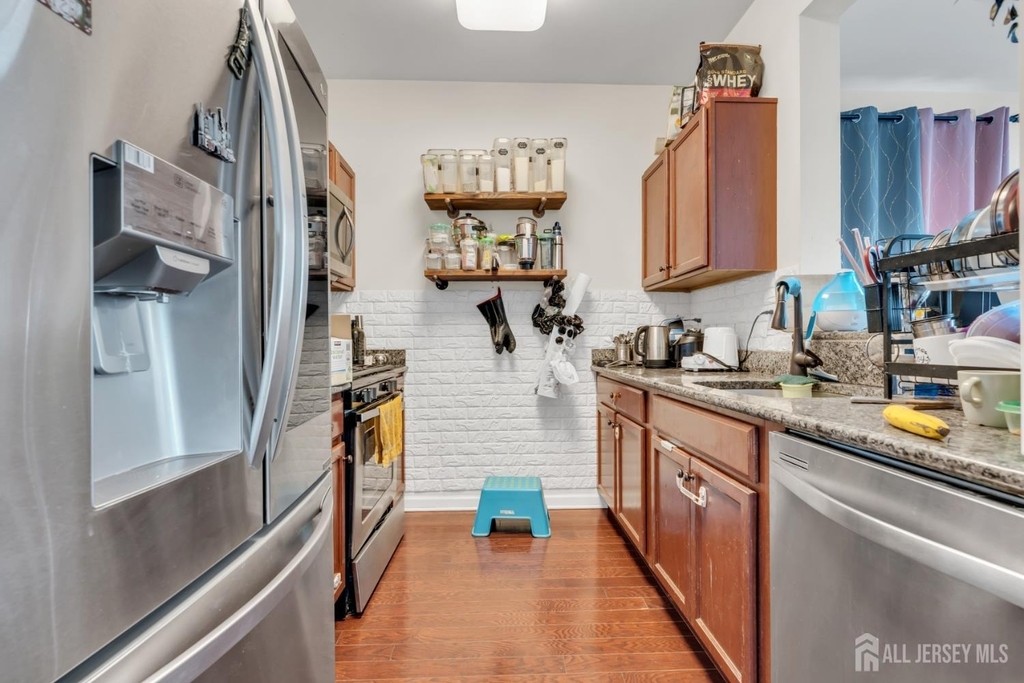 731 Strassle Way - Photo 6