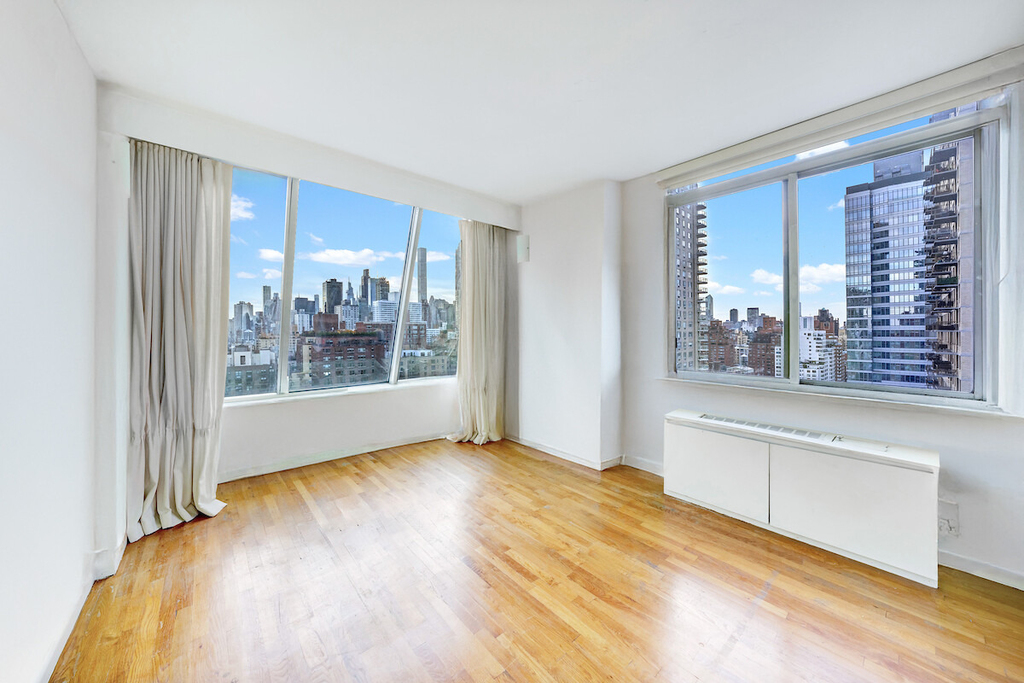 343 E 74th Street - Photo 3