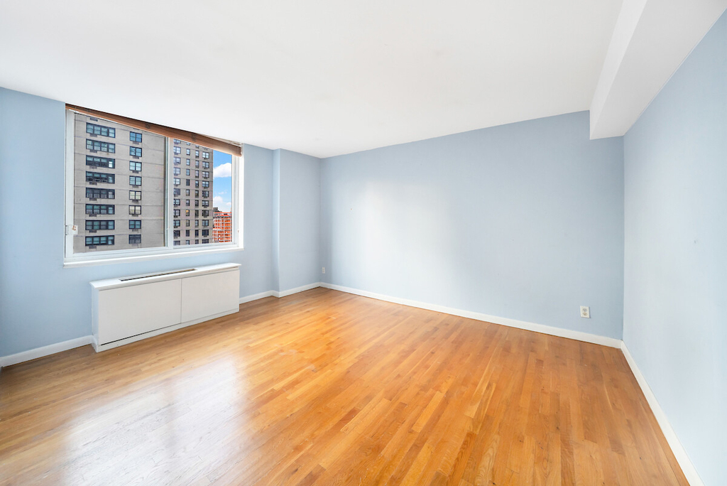 343 E 74th Street - Photo 4