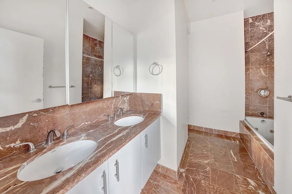 343 E 74th Street - Photo 6