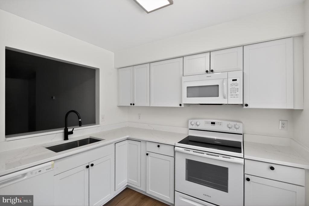 10313 Bridgetown Place - Photo 4