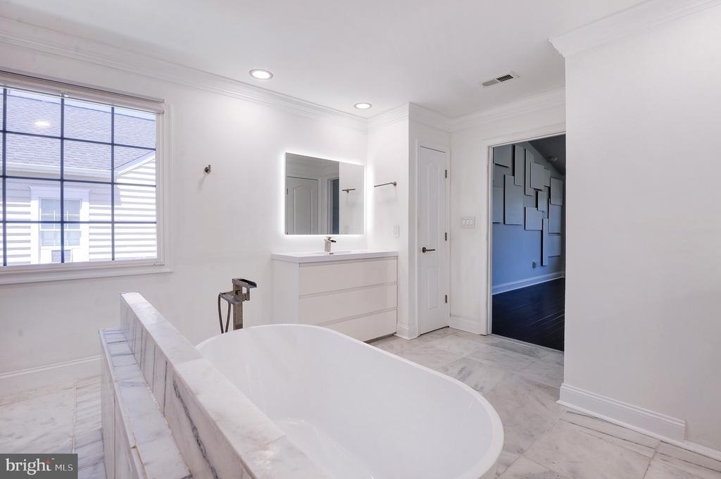 1628 Great Falls Street - Photo 39