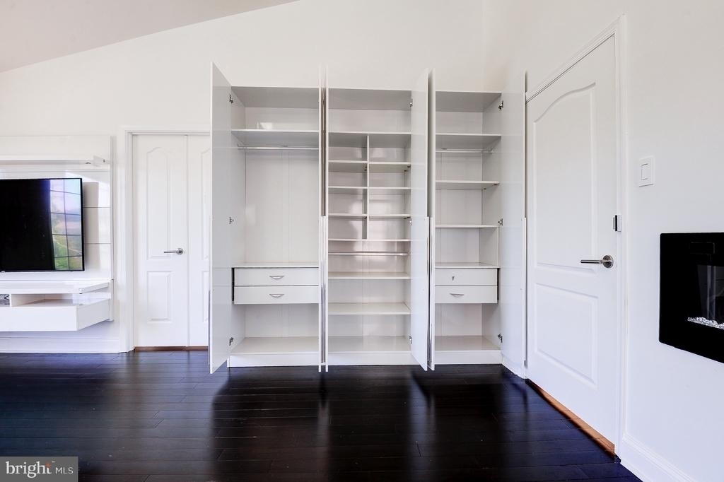 1628 Great Falls Street - Photo 32
